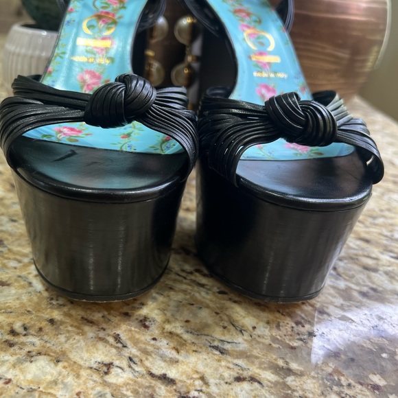 Gucci Black Leather Strappy Pearl & Stud Embellished Platform Sandals 39 - Picture 9 of 11